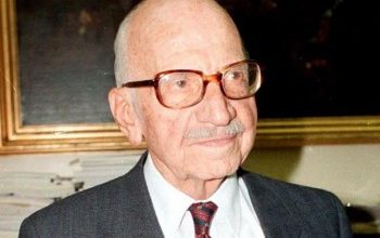 "Ή ιστορική ομιλία του Ξενοφώντα Ζολώτα στα Αγγλικά με ελληνικές λέξεις" ξεν ζολωτας